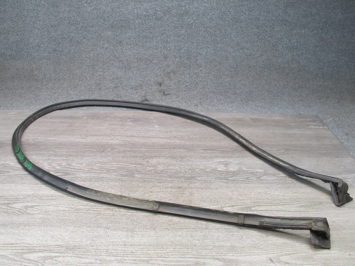 01-06 BMW E46 330ci Convertible Rear Roof Flap Weatherstrip Rubber Seal OEM