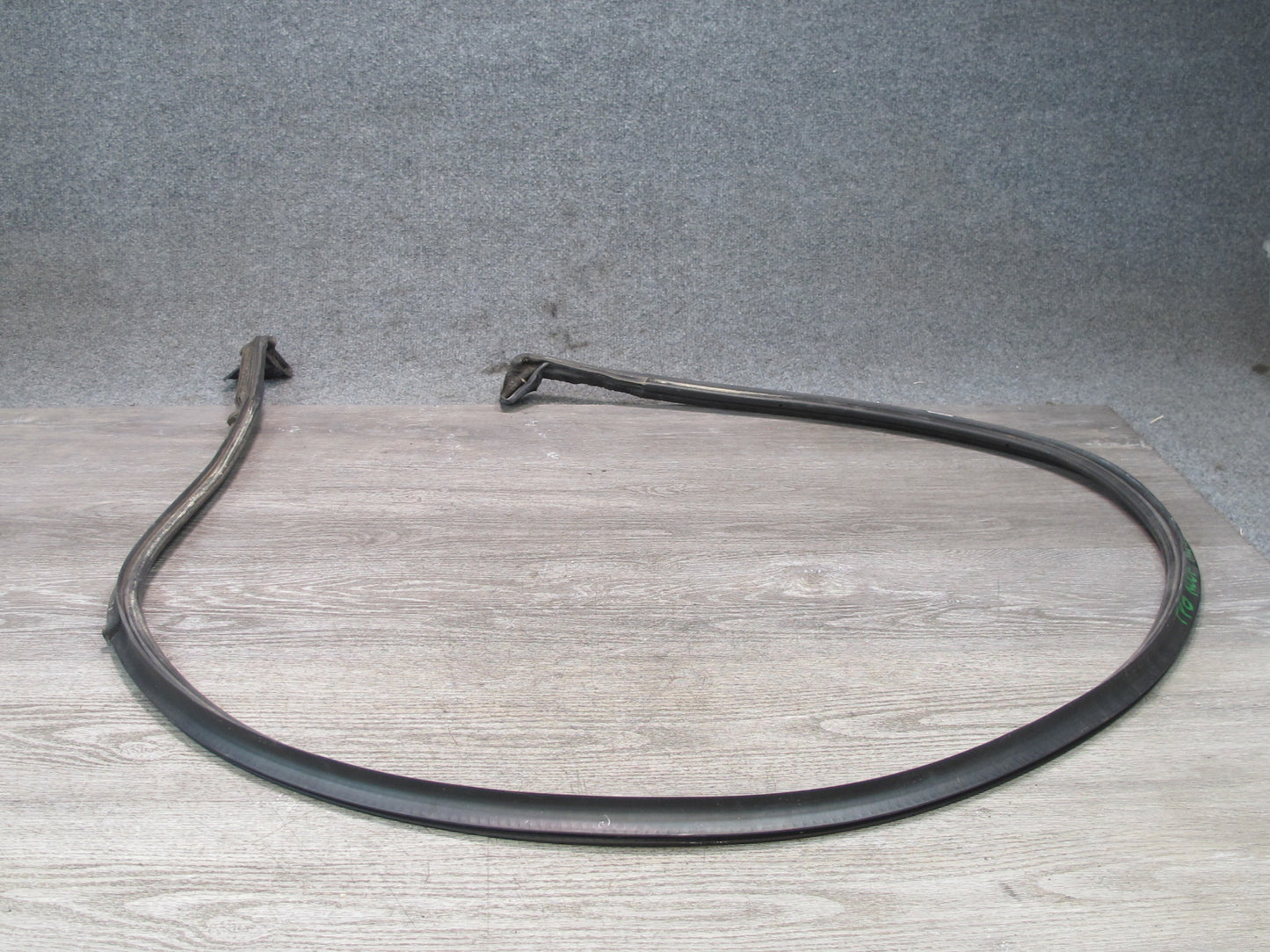 01-06 BMW E46 330ci Convertible Rear Roof Flap Weatherstrip Rubber Seal OEM