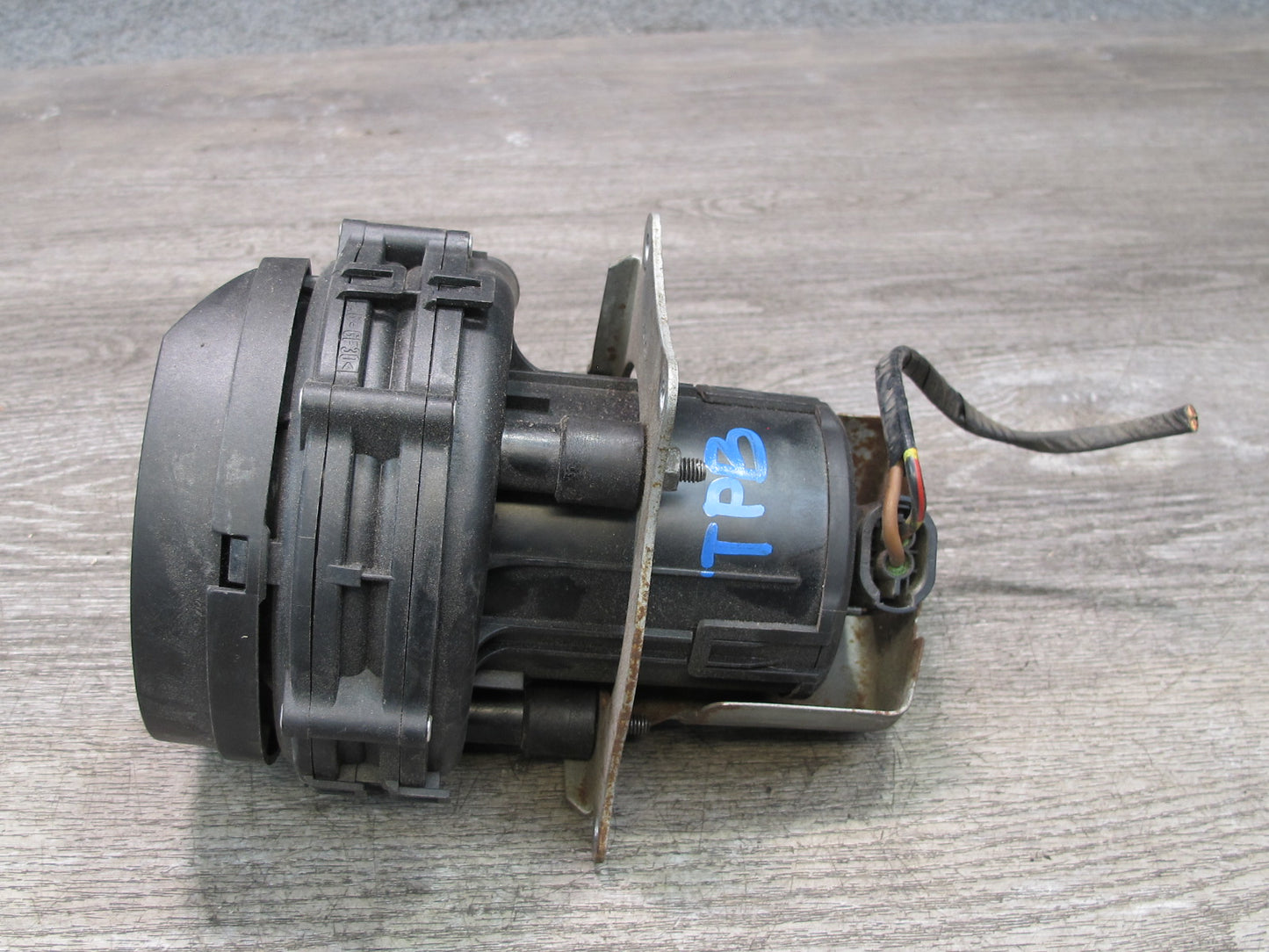 01-06 BMW E46 330ci Secondary Air Injection Smog Pump OEM