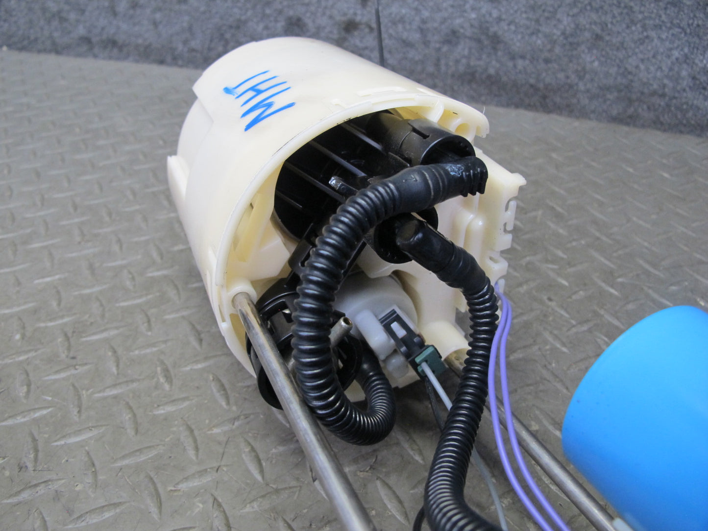 2004 Hummer H2 Fuel Pump Level Sensor Sending Unit Assembly