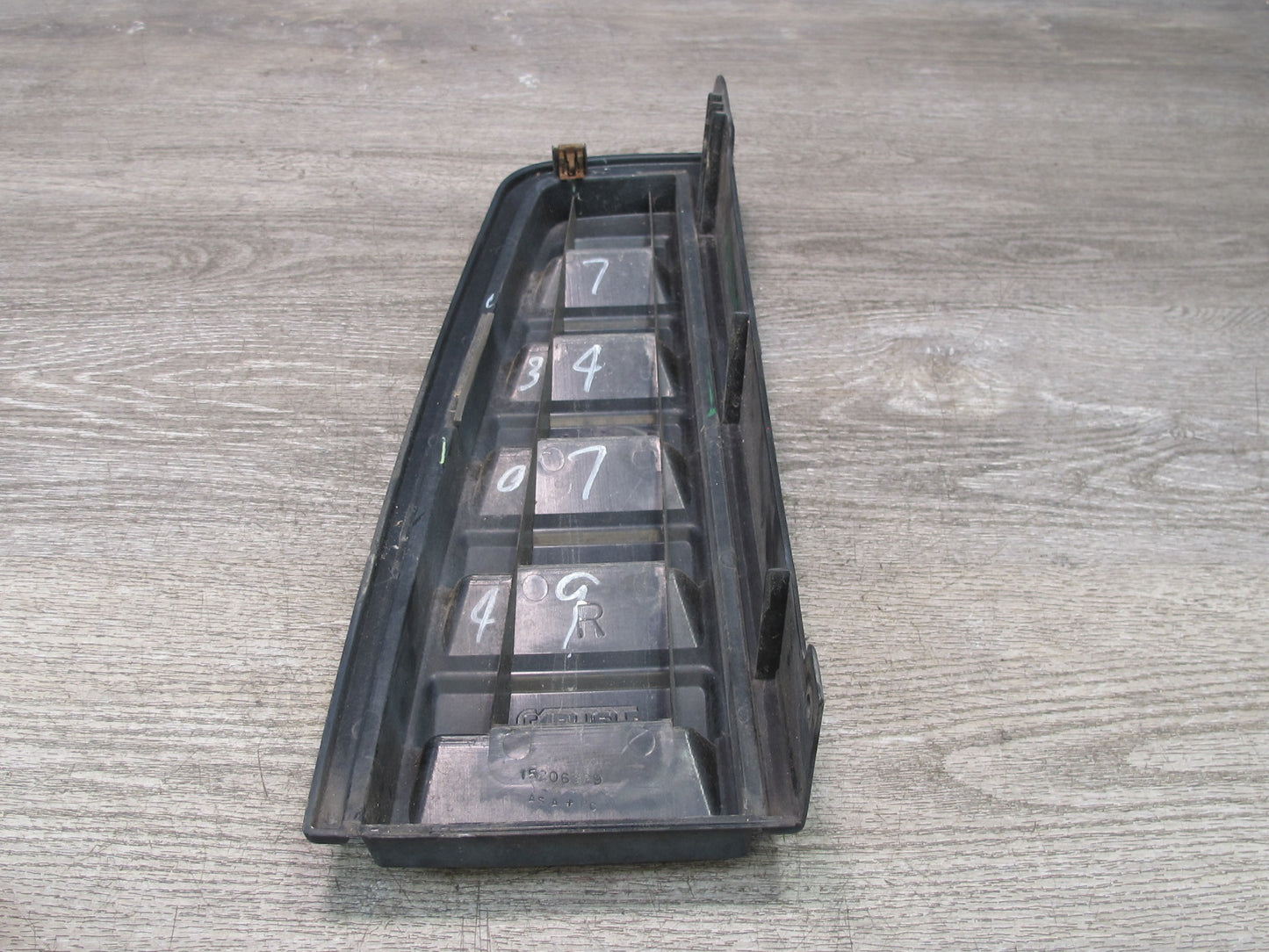 2003-2009 Hummer H2 Rear Right Side Tail Light Upper Vent Grille Trim Applique