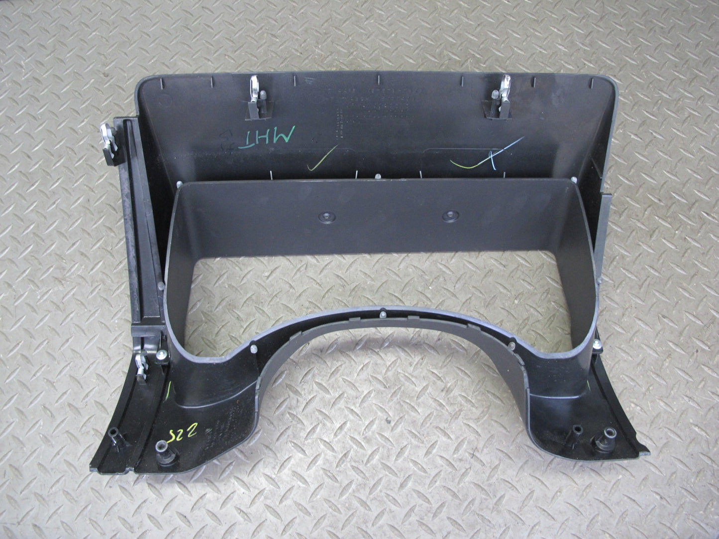 2003-2007 Hummer H2 Dash Instrument Panel Speedometer Trim Bezel Panel 15177439