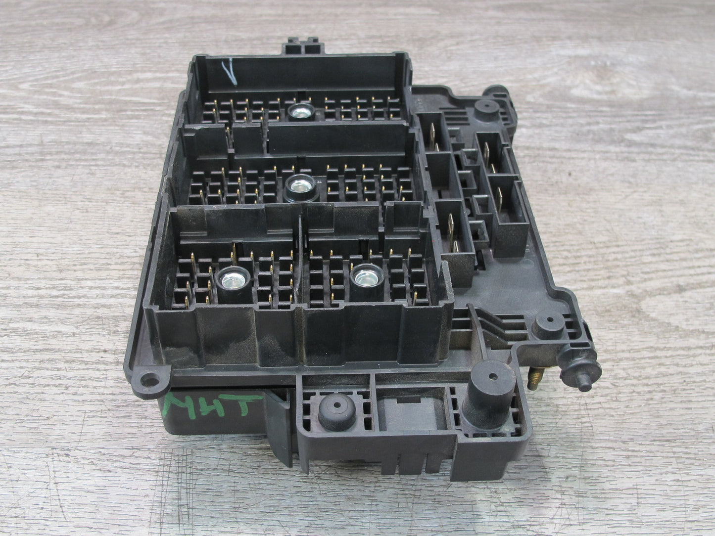 2004-2006 Hummer H2 Engine Fuse Relay Junction Box Block Assembly