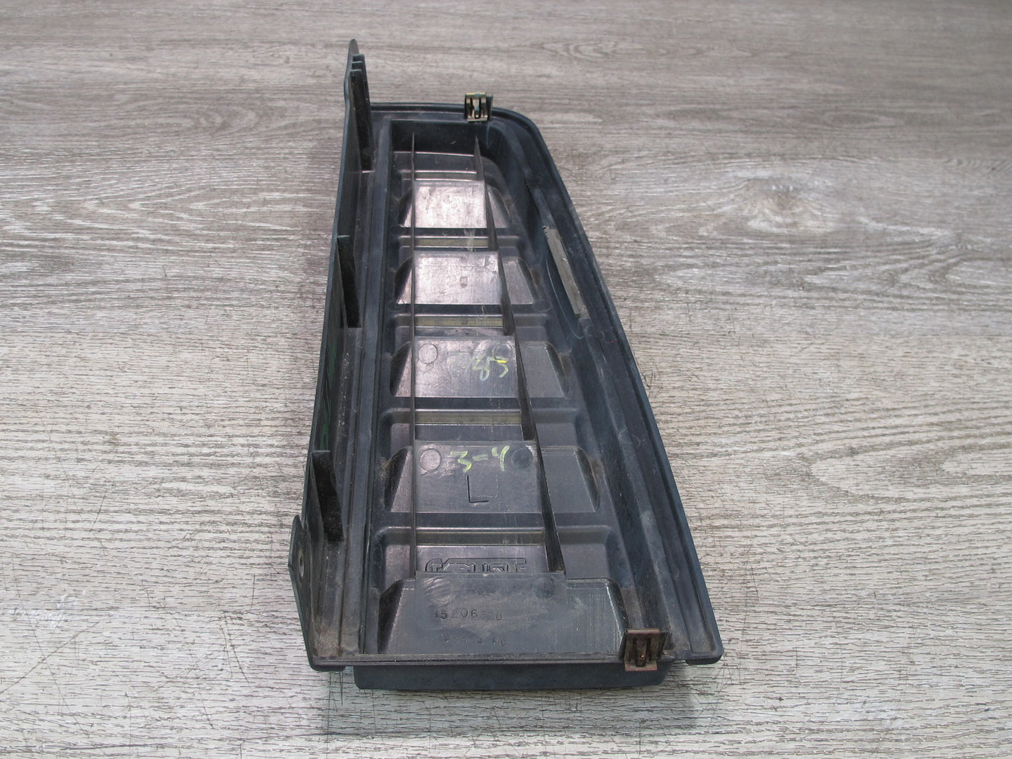 2003-2009 Hummer H2 Rear Left Side Tail Light Upper Vent Grille Trim Applique