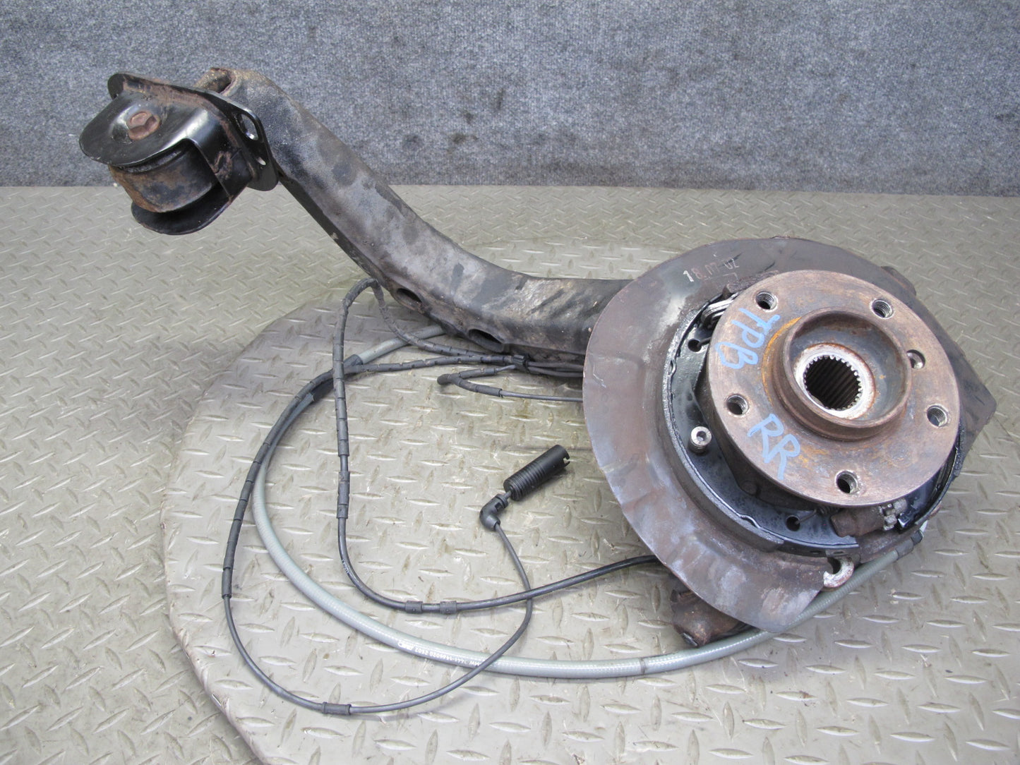 01-06 BMW E46 330i 330Ci RWD Rear Right Knuckle Wheel Hub Trailing Arm OEM