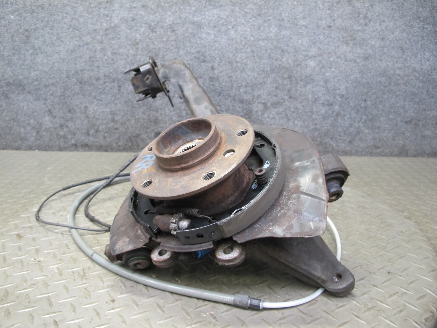 01-06 BMW E46 330i 330Ci RWD Rear Right Knuckle Wheel Hub Trailing Arm OEM