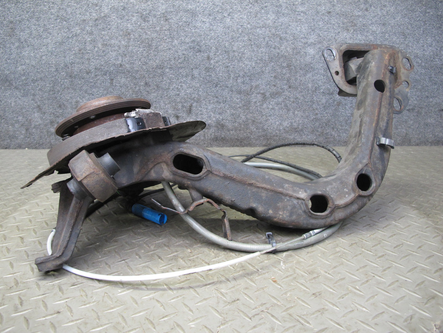 01-06 BMW E46 330i 330Ci RWD Rear Right Knuckle Wheel Hub Trailing Arm OEM