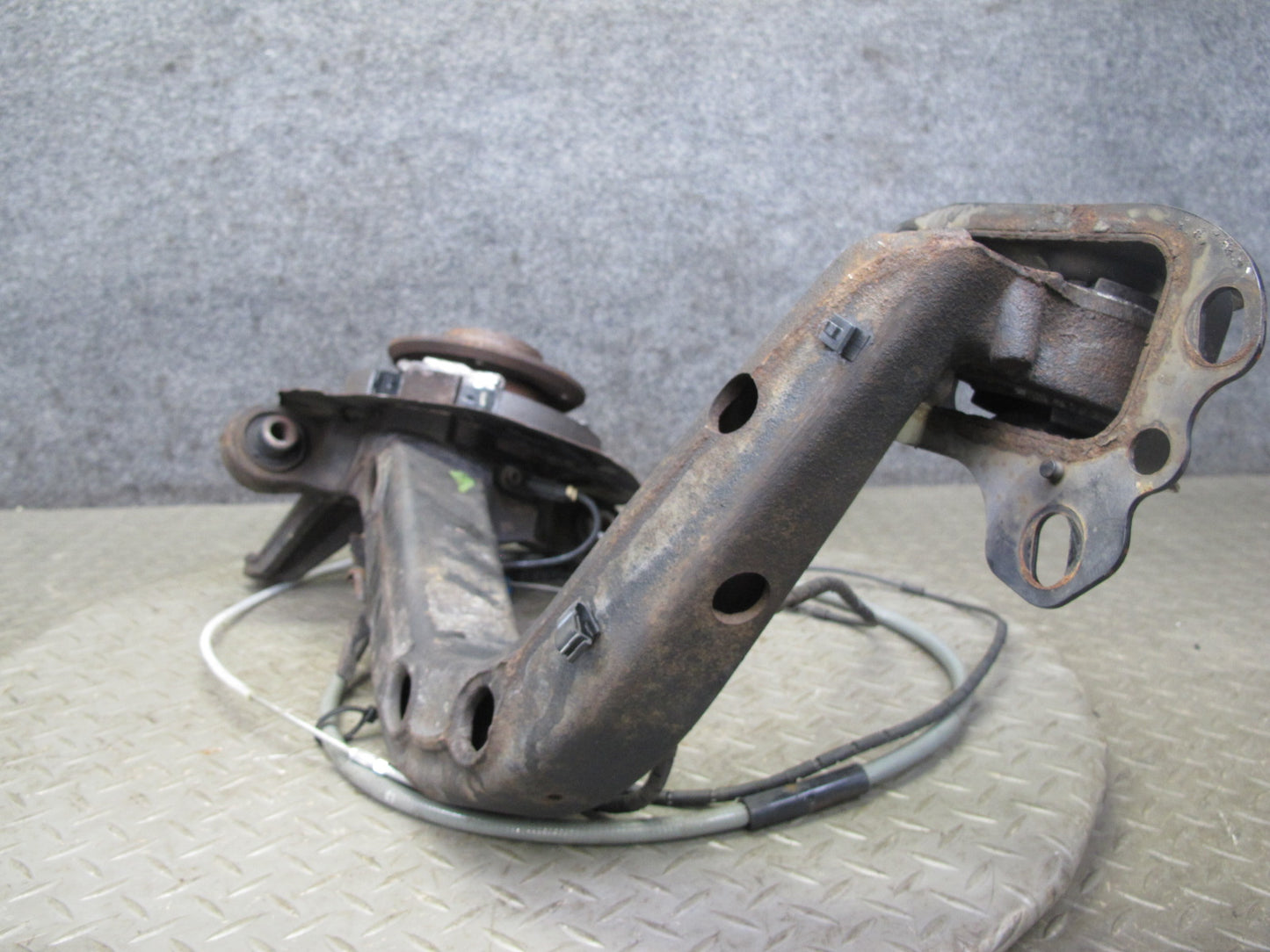 01-06 BMW E46 330i 330Ci RWD Rear Right Knuckle Wheel Hub Trailing Arm OEM