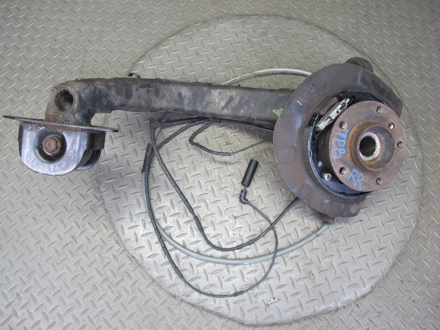 01-06 BMW E46 330i 330Ci RWD Rear Right Knuckle Wheel Hub Trailing Arm OEM