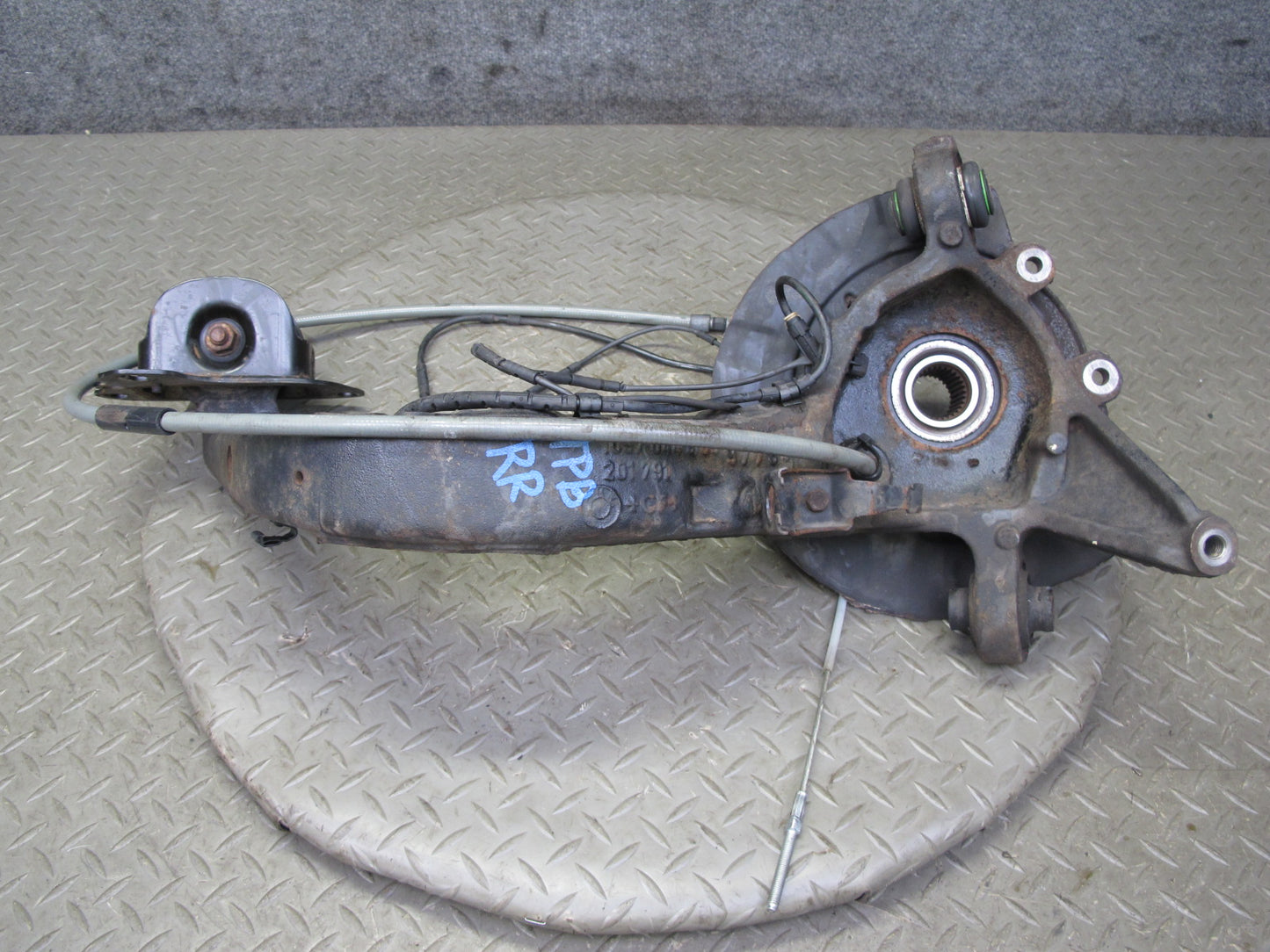 01-06 BMW E46 330i 330Ci RWD Rear Right Knuckle Wheel Hub Trailing Arm OEM