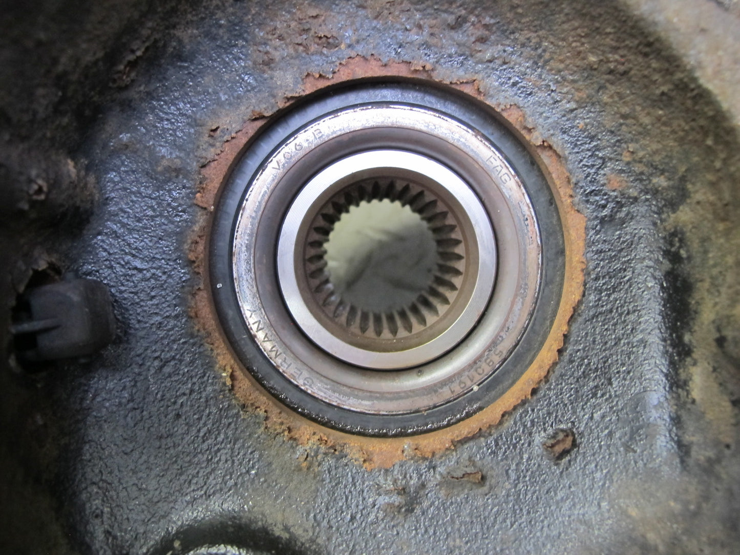 01-06 BMW E46 330i 330Ci RWD Rear Right Knuckle Wheel Hub Trailing Arm OEM