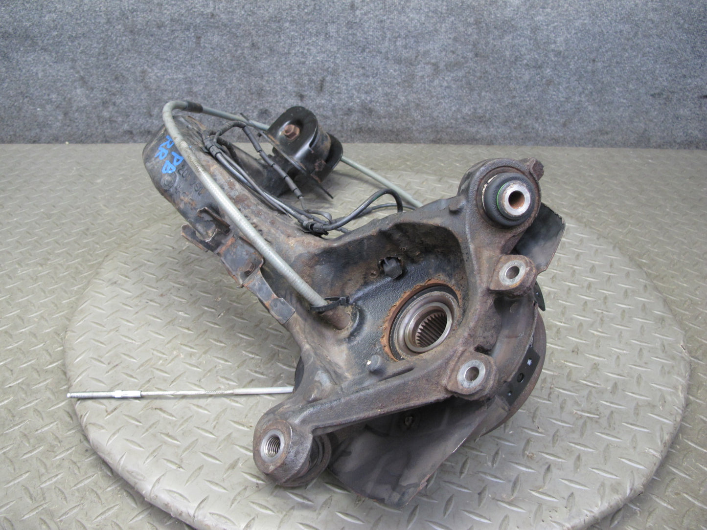 01-06 BMW E46 330i 330Ci RWD Rear Right Knuckle Wheel Hub Trailing Arm OEM