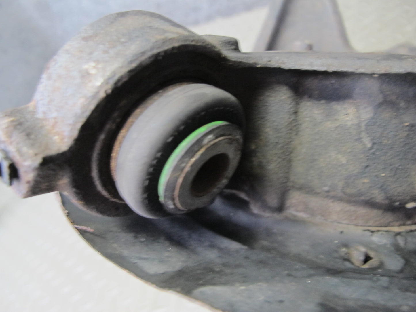01-06 BMW E46 330i 330Ci RWD Rear Right Knuckle Wheel Hub Trailing Arm OEM