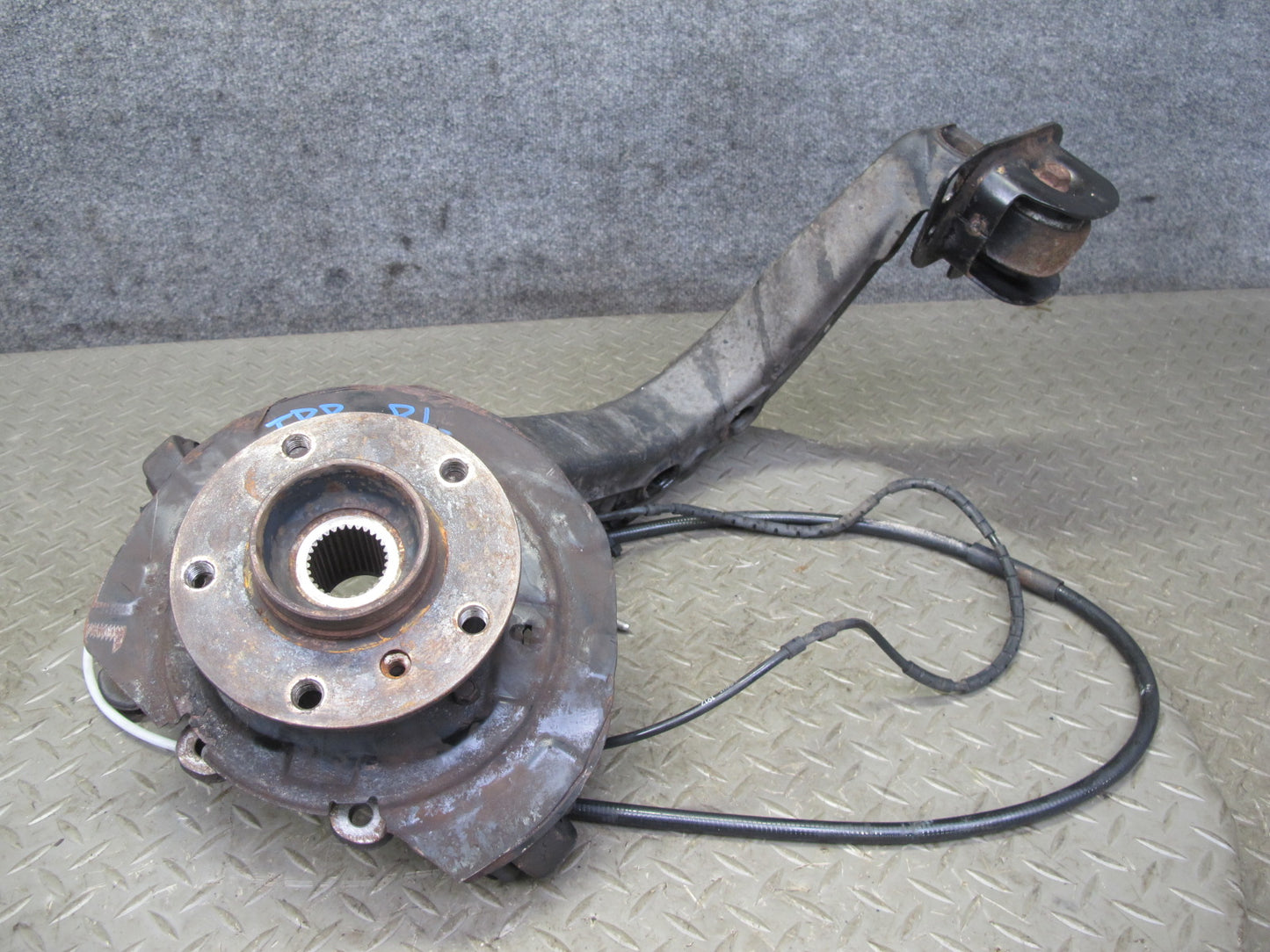 01-06 BMW E46 330i 330Ci RWD Rear Left Knuckle Wheel Hub Trailing Arm OEM
