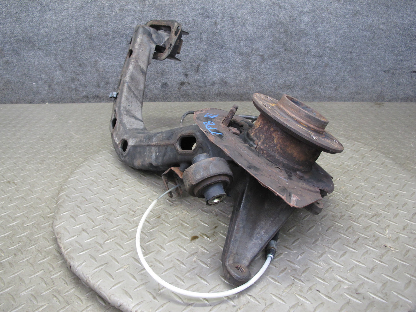 01-06 BMW E46 330i 330Ci RWD Rear Left Knuckle Wheel Hub Trailing Arm OEM