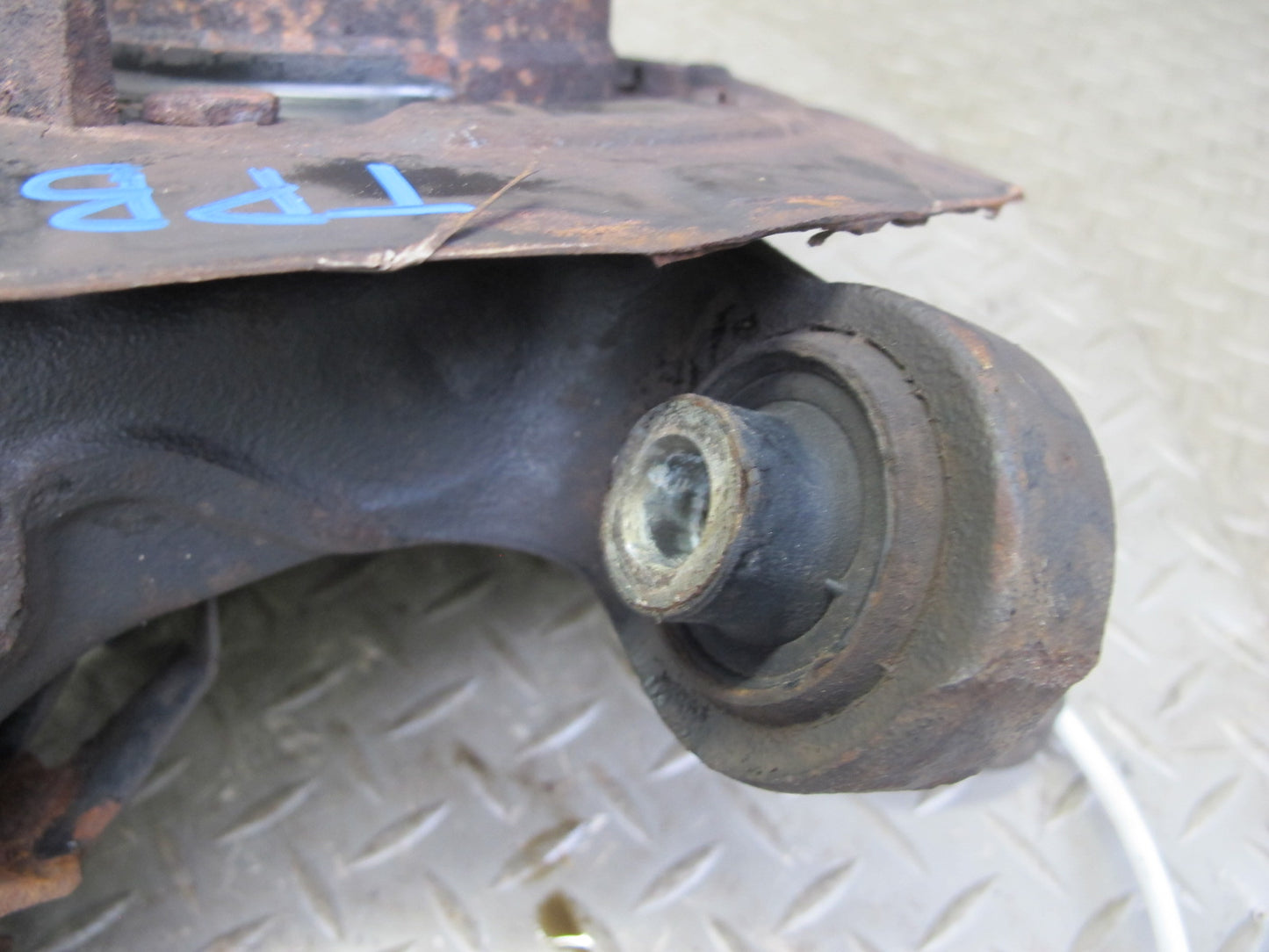 01-06 BMW E46 330i 330Ci RWD Rear Left Knuckle Wheel Hub Trailing Arm OEM
