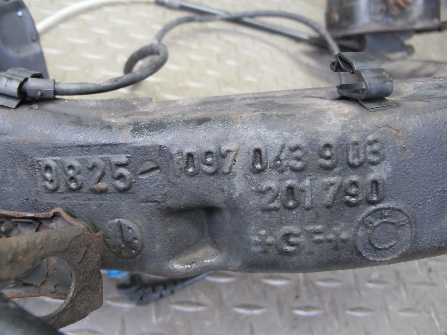 01-06 BMW E46 330i 330Ci RWD Rear Left Knuckle Wheel Hub Trailing Arm OEM