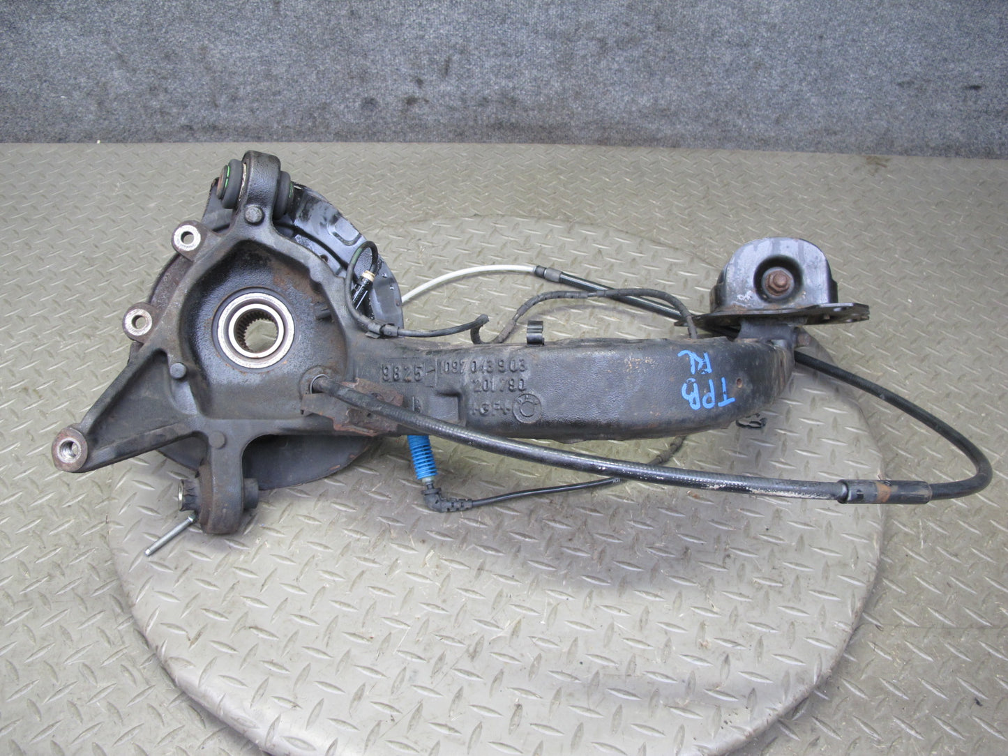 01-06 BMW E46 330i 330Ci RWD Rear Left Knuckle Wheel Hub Trailing Arm OEM