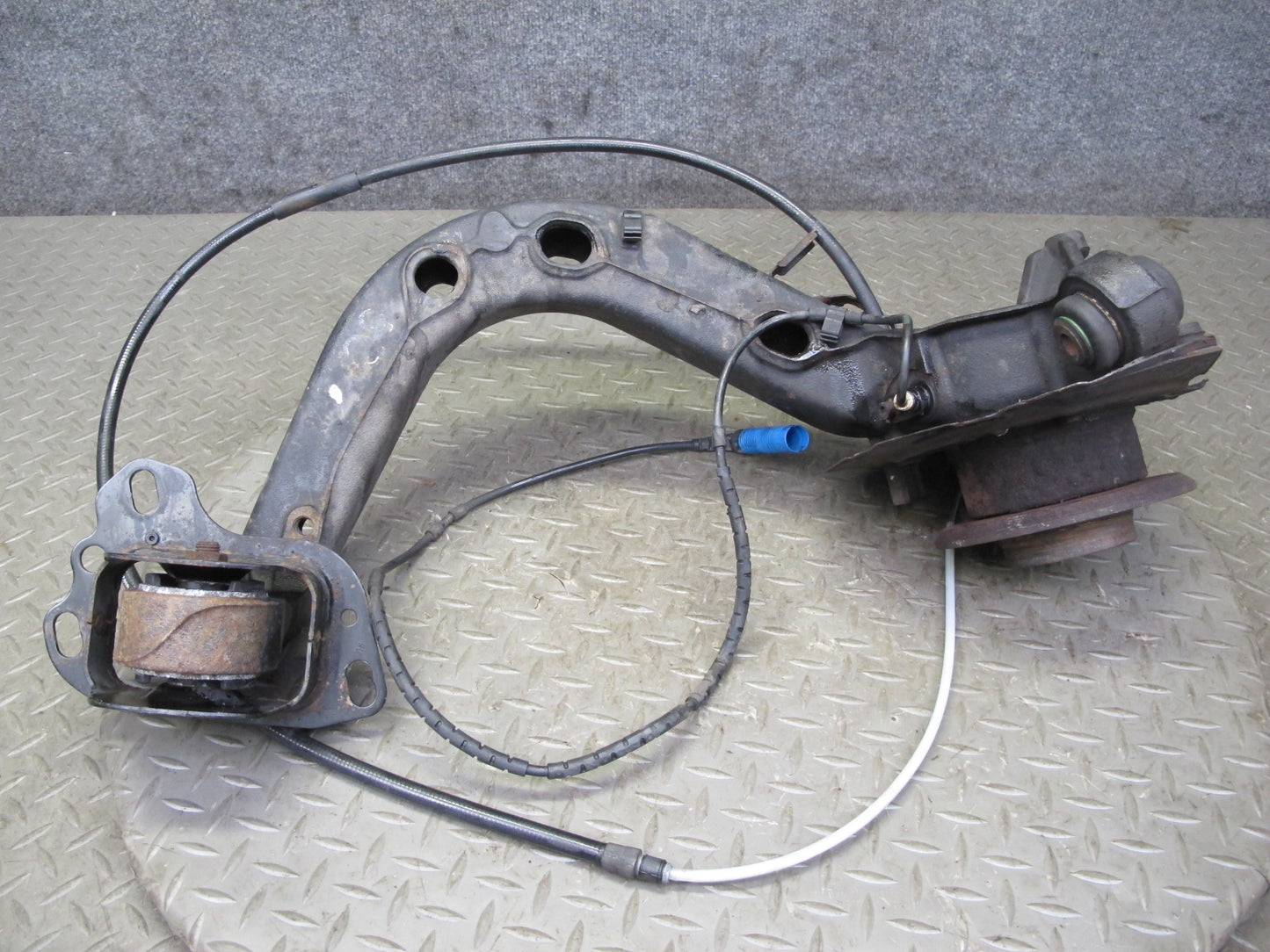 01-06 BMW E46 330i 330Ci RWD Rear Left Knuckle Wheel Hub Trailing Arm OEM
