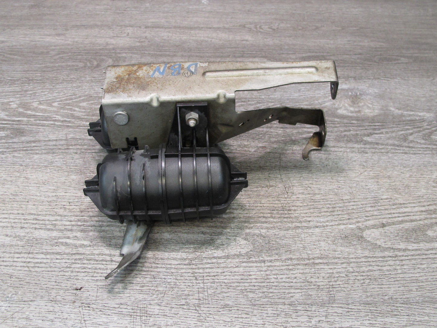 08-13 BMW E82 E88 135i Turbocharger Vacuum Canister Tank Set 2247620 OEM