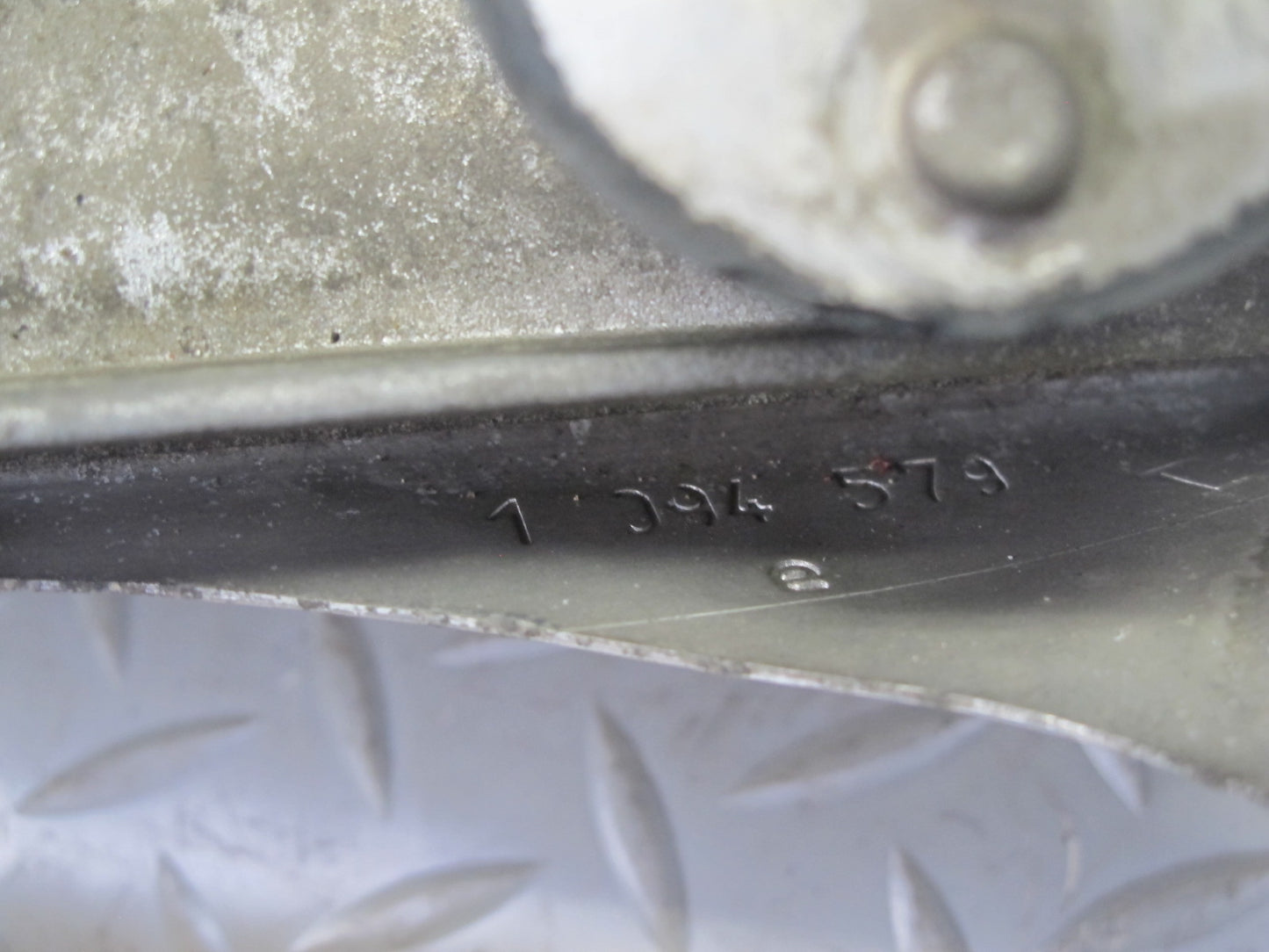 01-06 BMW E46 330ci A/T Automatic Transmission Crossmember Mount Support OEM