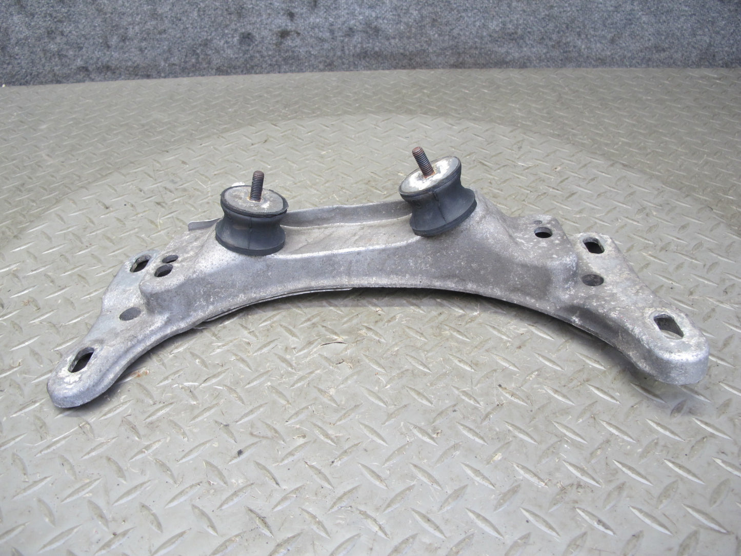 01-06 BMW E46 330ci A/T Automatic Transmission Crossmember Mount Support OEM