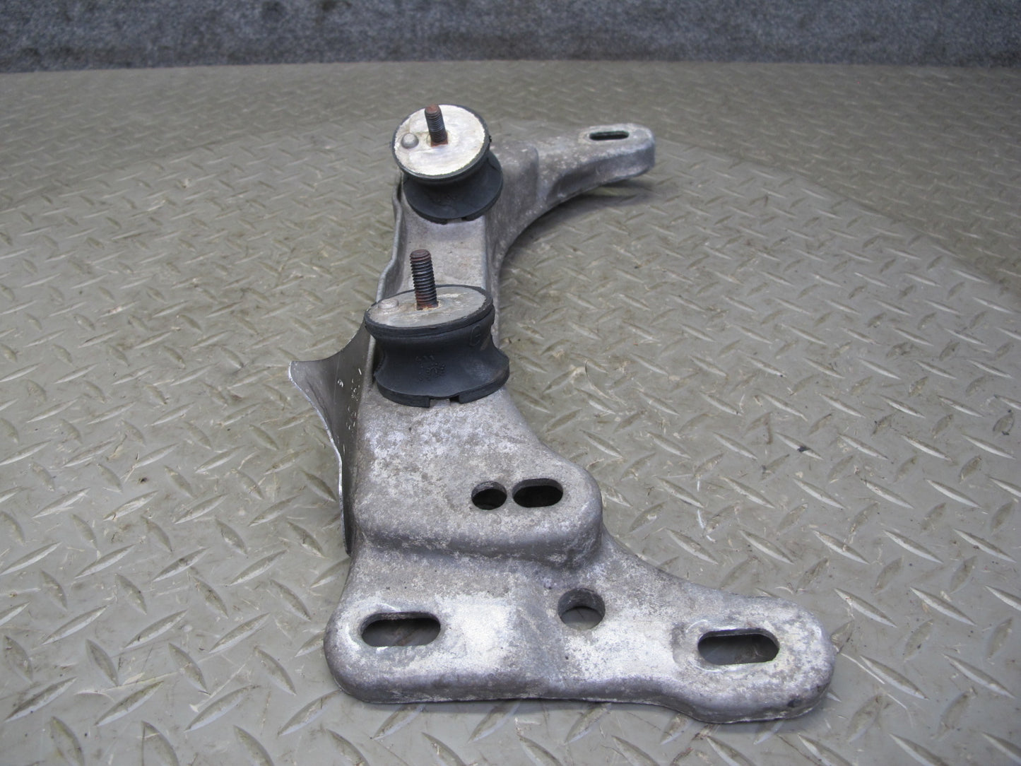 01-06 BMW E46 330ci A/T Automatic Transmission Crossmember Mount Support OEM