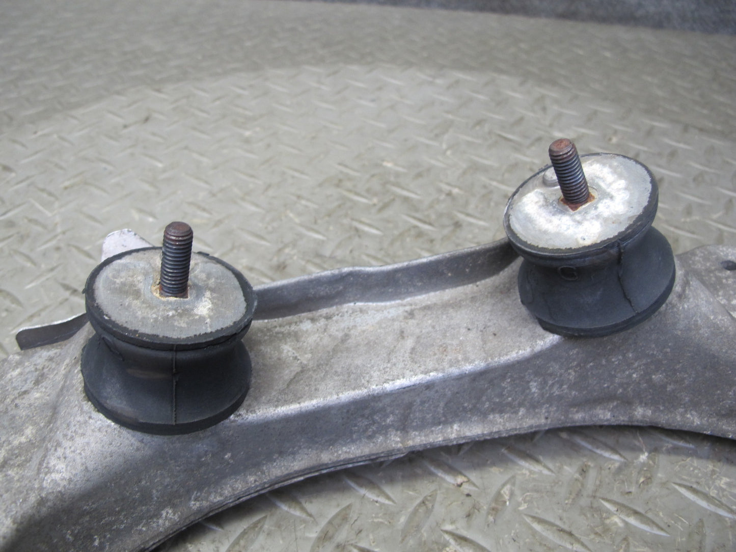 01-06 BMW E46 330ci A/T Automatic Transmission Crossmember Mount Support OEM