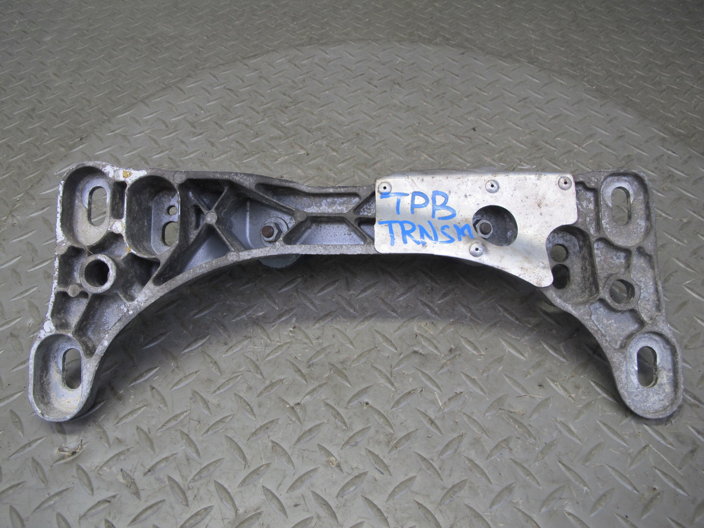 01-06 BMW E46 330ci A/T Automatic Transmission Crossmember Mount Support OEM