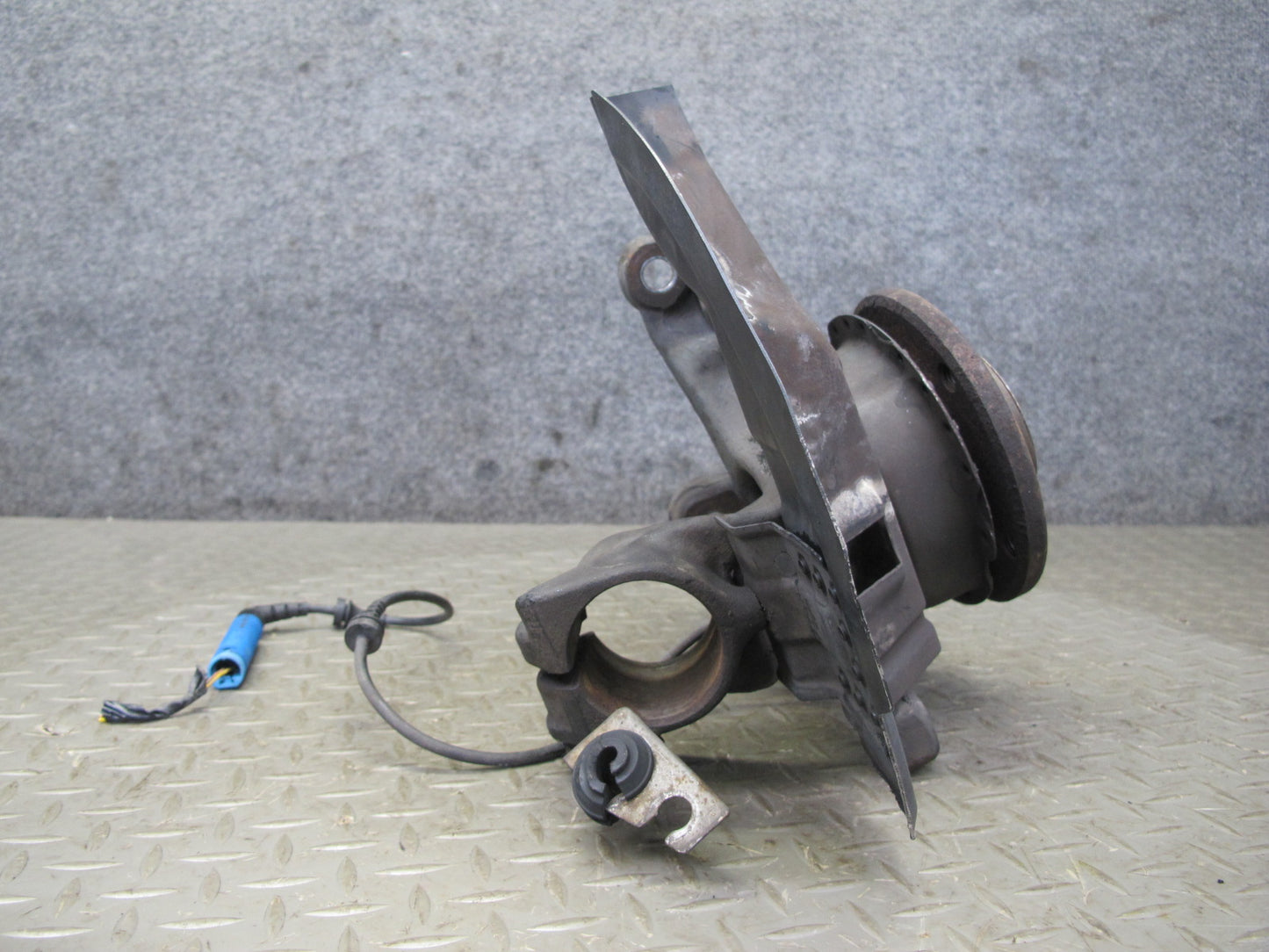 02-06 BMW E46 330i 330ci RWD Front Right Spindle Knuckle Wheel Hub Bearing OEM