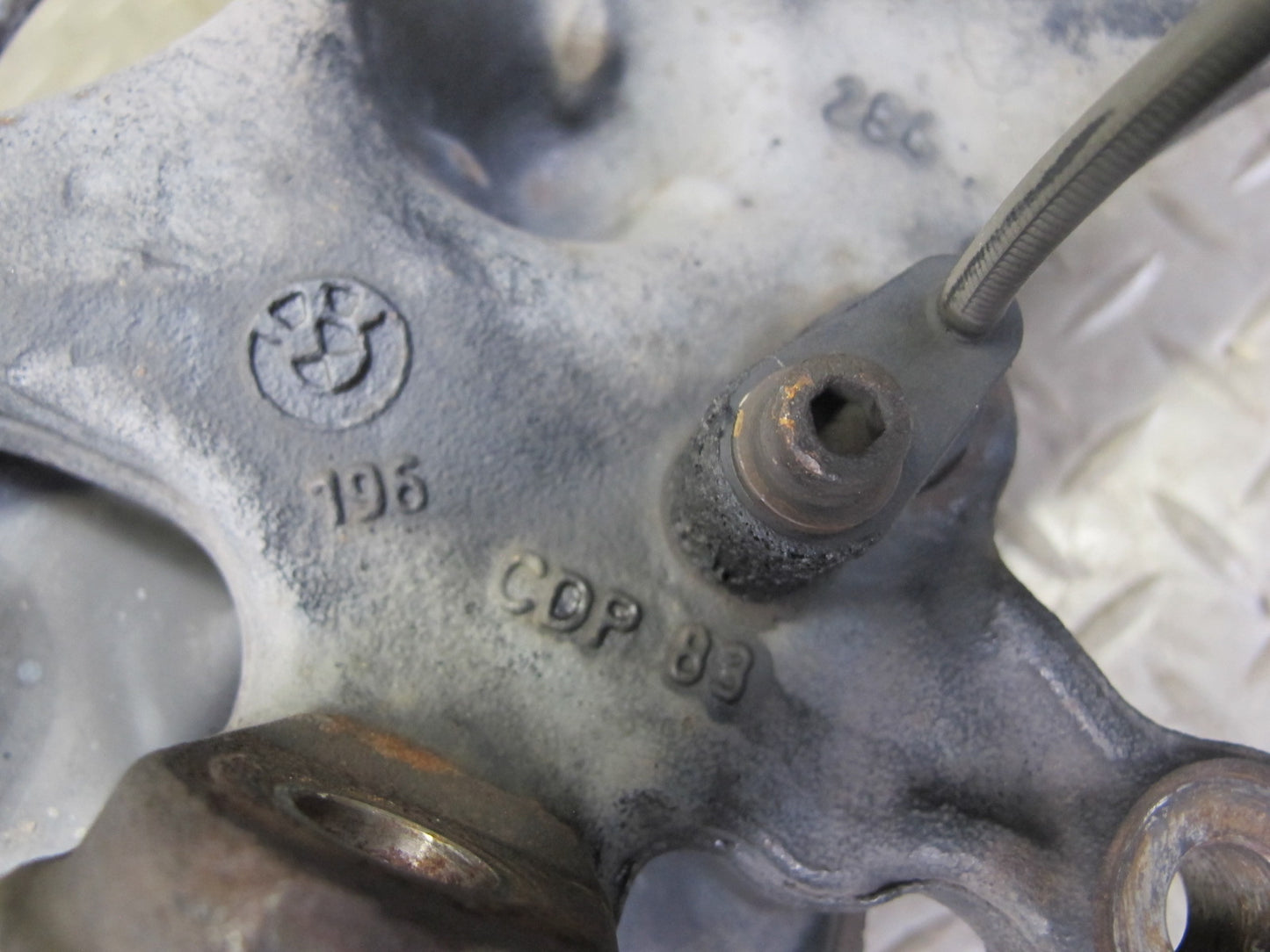 02-06 BMW E46 330i 330ci RWD Front Right Spindle Knuckle Wheel Hub Bearing OEM