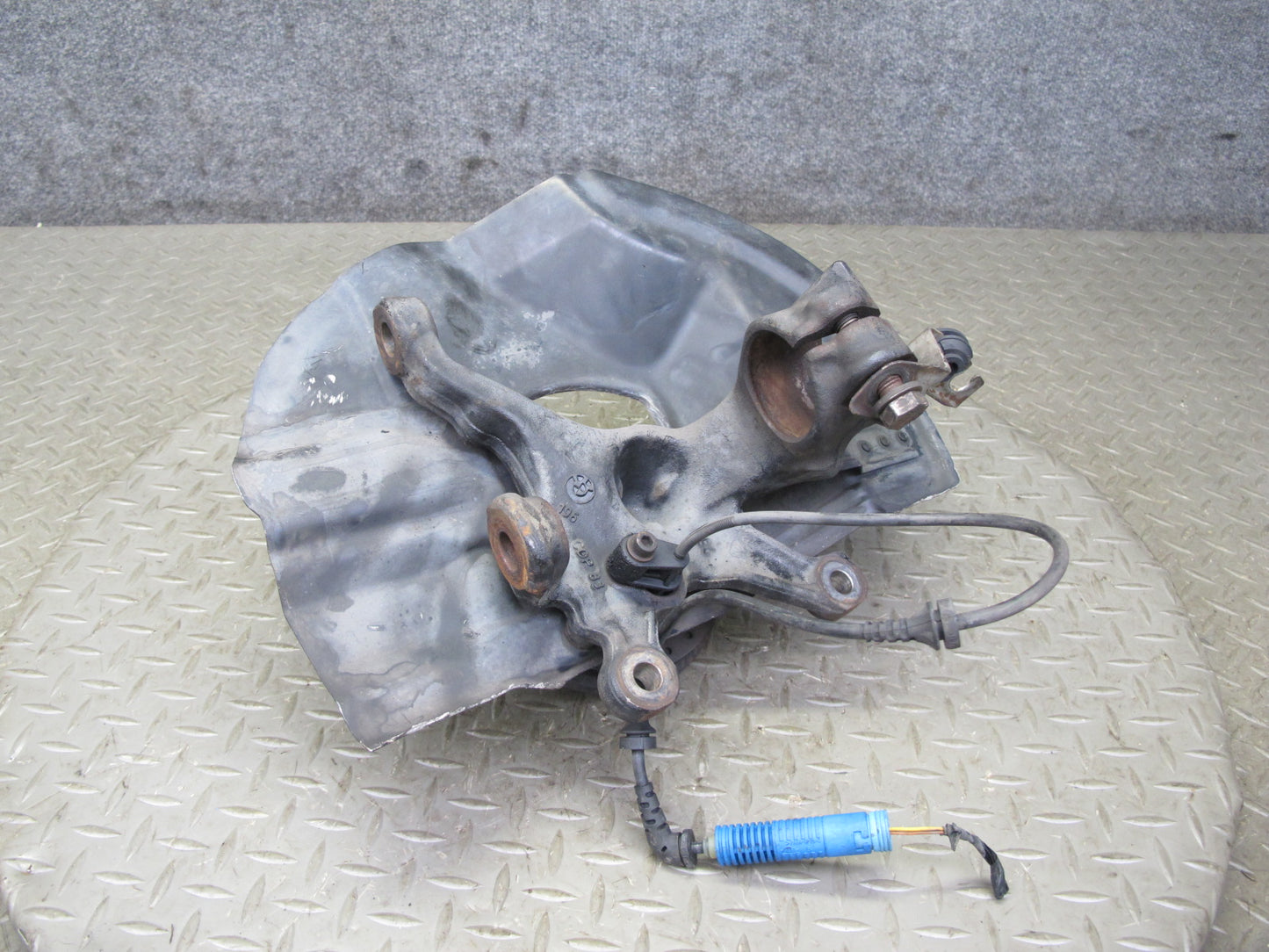 02-06 BMW E46 330i 330ci RWD Front Right Spindle Knuckle Wheel Hub Bearing OEM