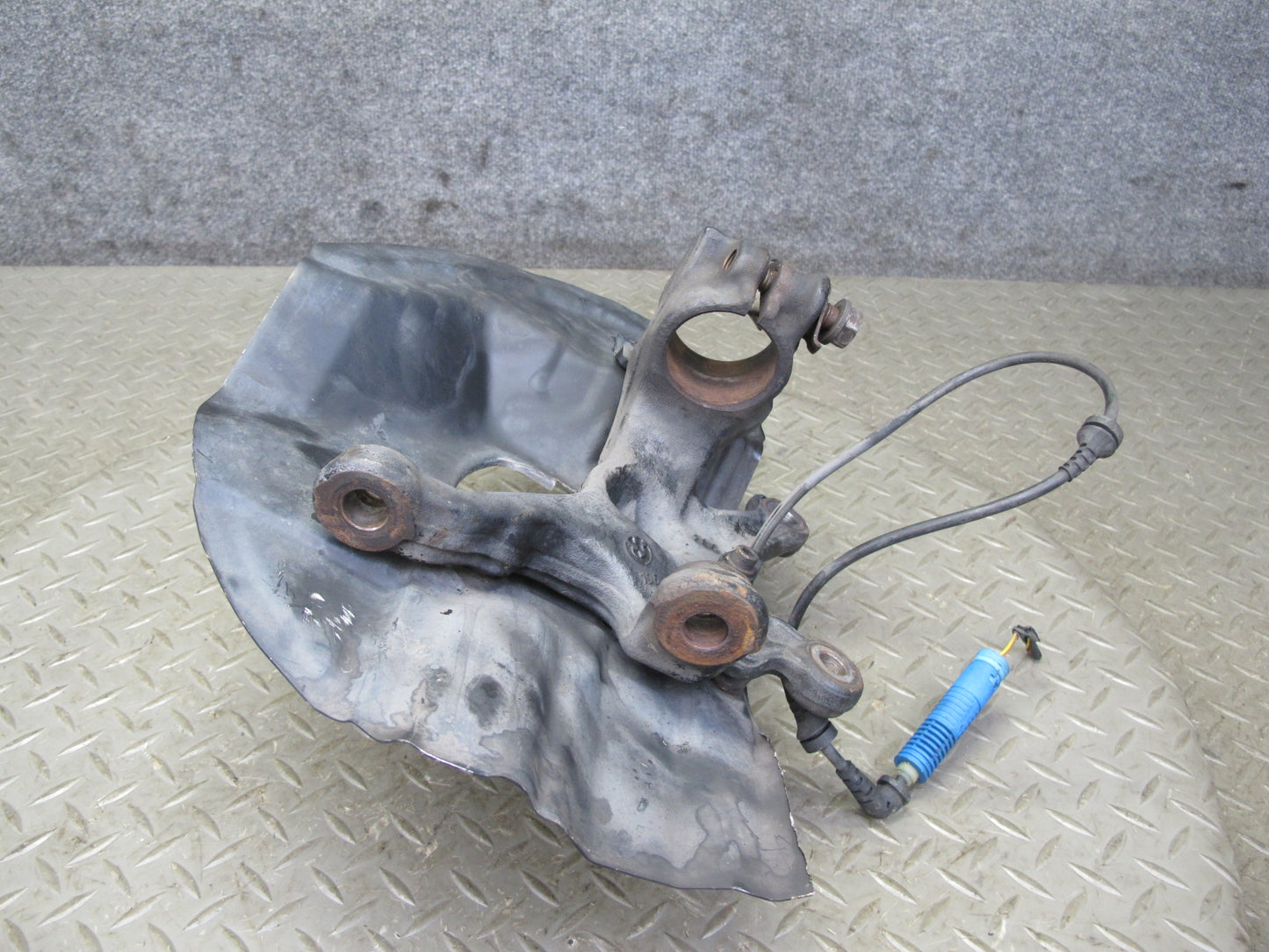 02-06 BMW E46 330i 330ci RWD Front Right Spindle Knuckle Wheel Hub Bearing OEM