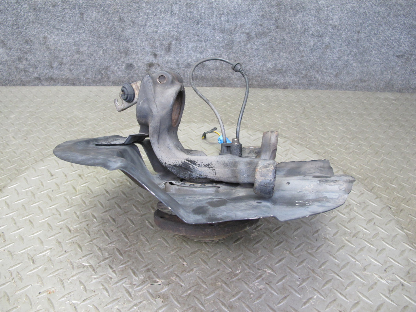 02-06 BMW E46 330i 330ci RWD Front Right Spindle Knuckle Wheel Hub Bearing OEM
