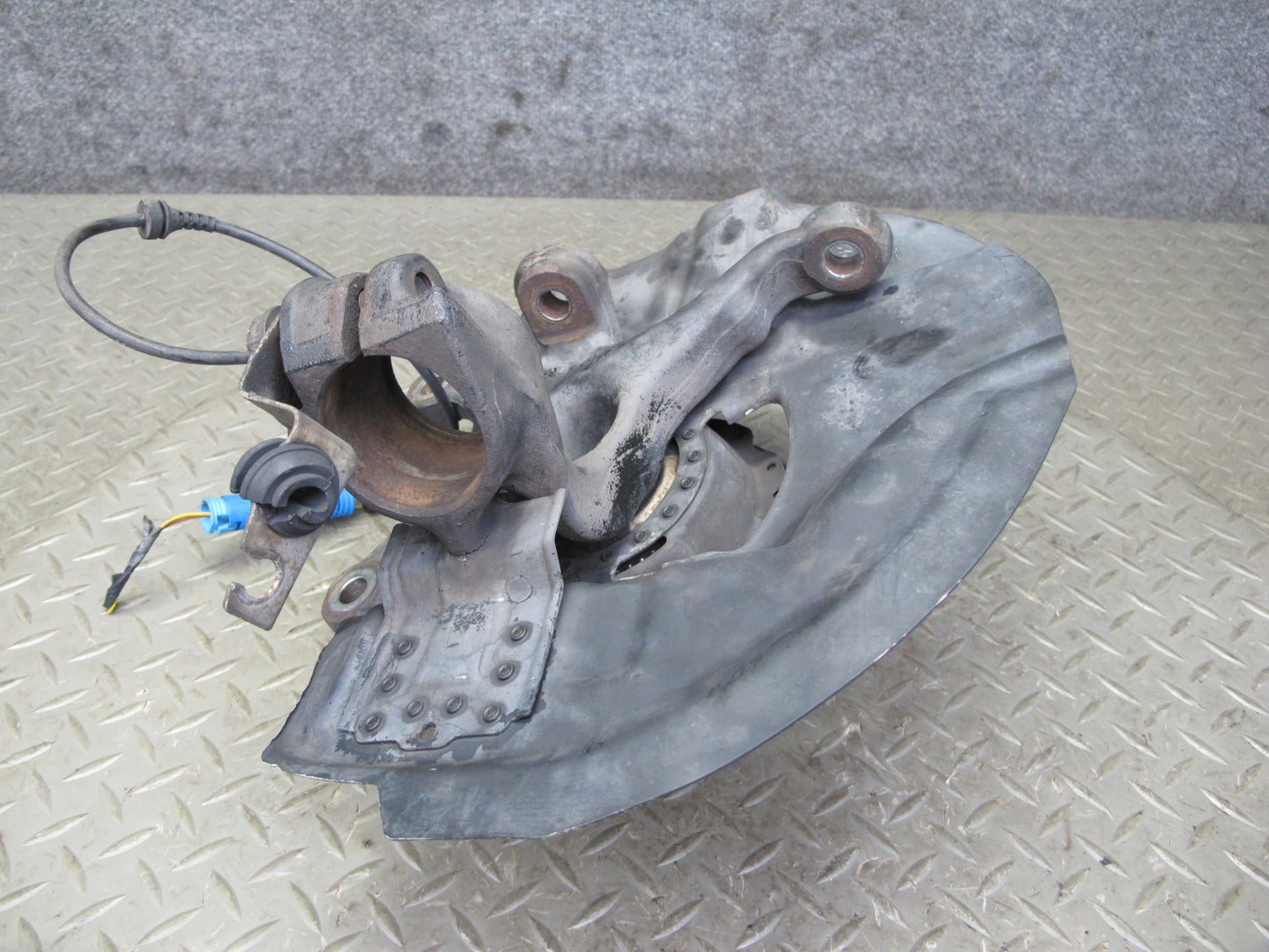 02-06 BMW E46 330i 330ci RWD Front Right Spindle Knuckle Wheel Hub Bearing OEM