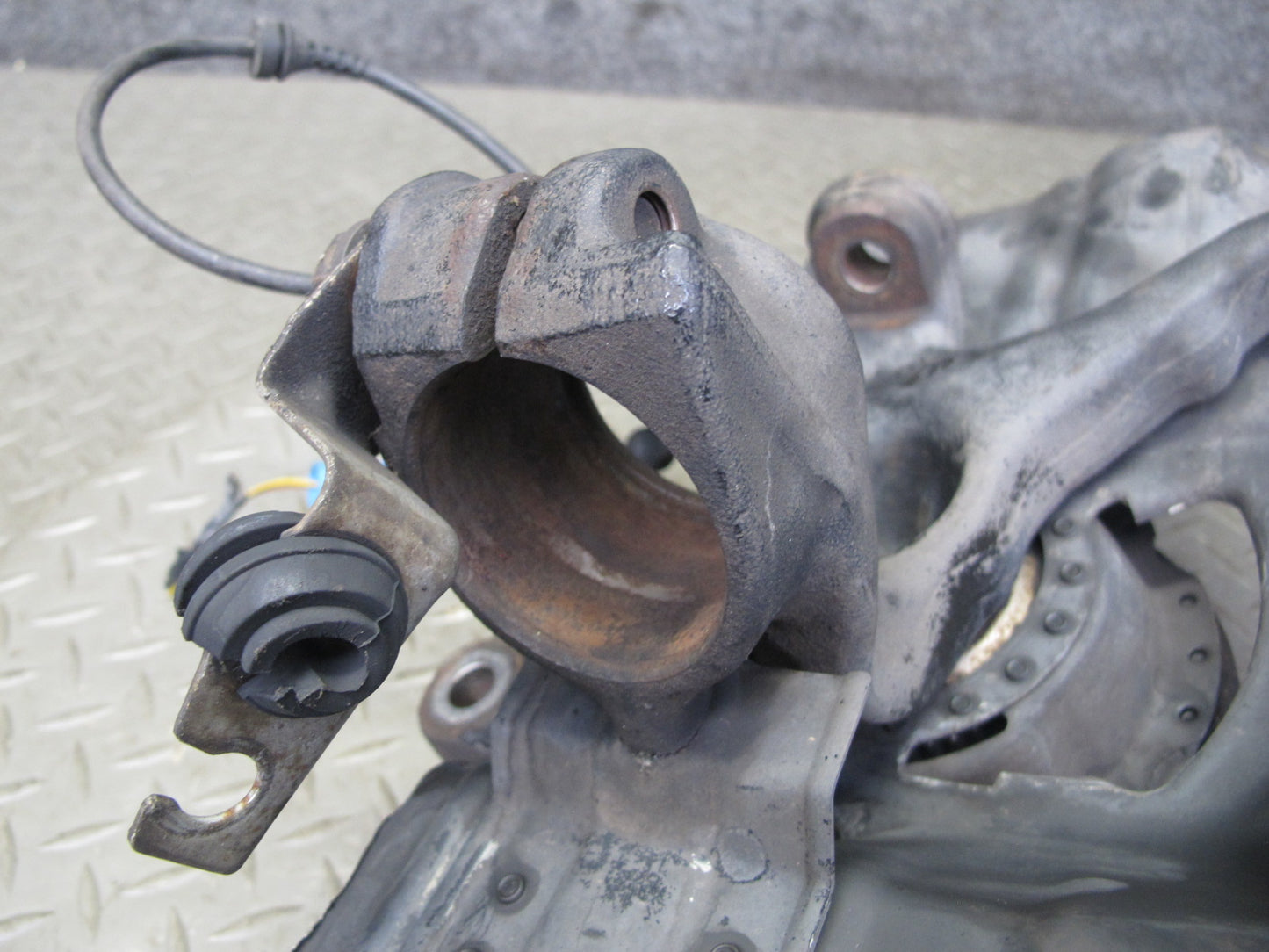 02-06 BMW E46 330i 330ci RWD Front Right Spindle Knuckle Wheel Hub Bearing OEM
