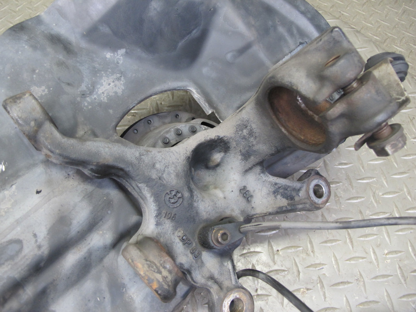 02-06 BMW E46 330i 330ci RWD Front Right Spindle Knuckle Wheel Hub Bearing OEM