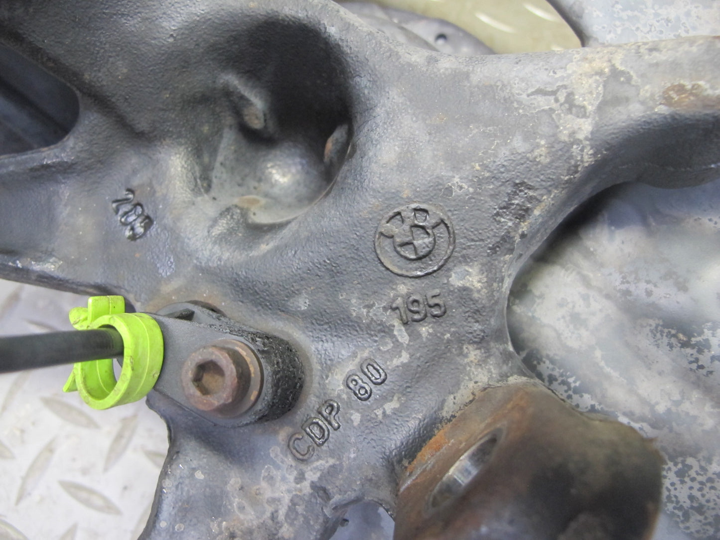 02-06 BMW E46 330i 330ci RWD Front Left Spindle Knuckle Wheel Hub Bearing OEM