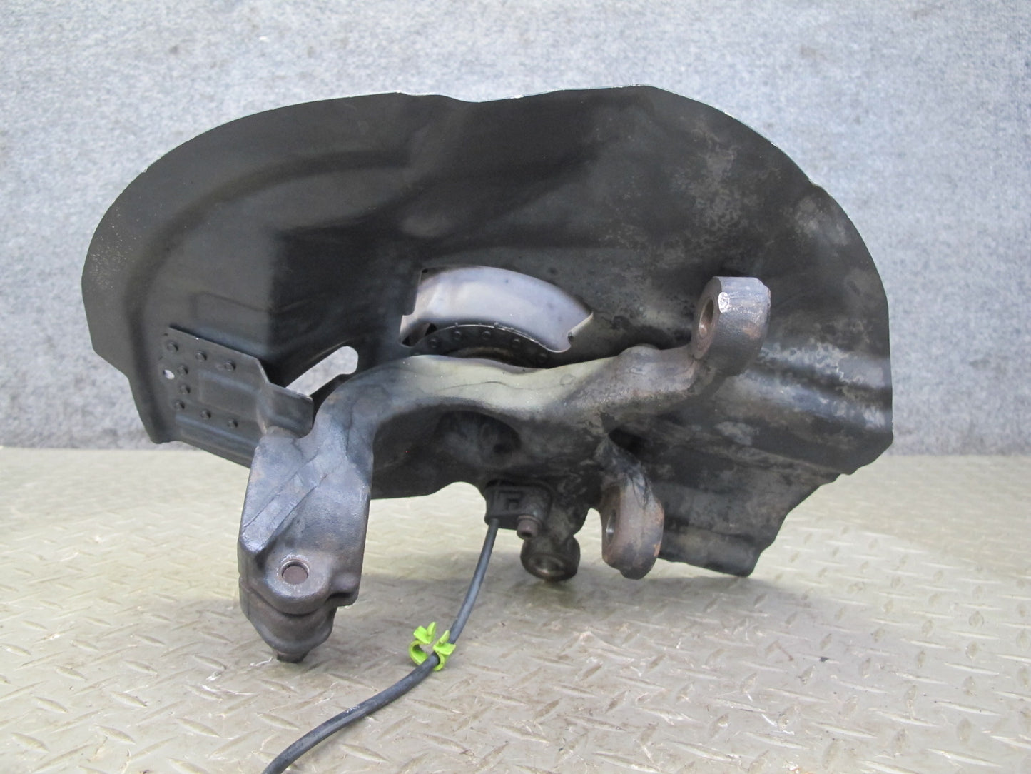 02-06 BMW E46 330i 330ci RWD Front Left Spindle Knuckle Wheel Hub Bearing OEM