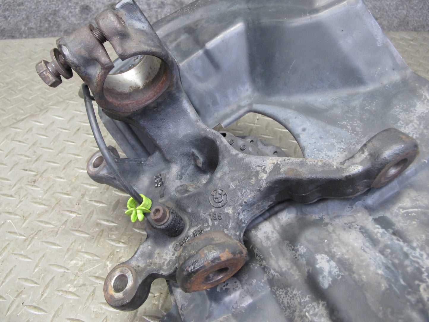 02-06 BMW E46 330i 330ci RWD Front Left Spindle Knuckle Wheel Hub Bearing OEM
