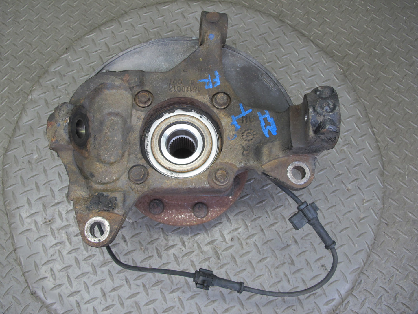 2003-2007 Hummer H2 Front Right Passenger Side Spindle Knuckle Wheel Hub