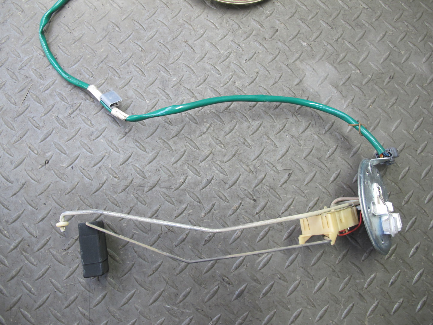 98-99 Lexus UCF20L LS400 1UZFE Set of 2 Fuel Pump Level Sensor Sending Unit OEM