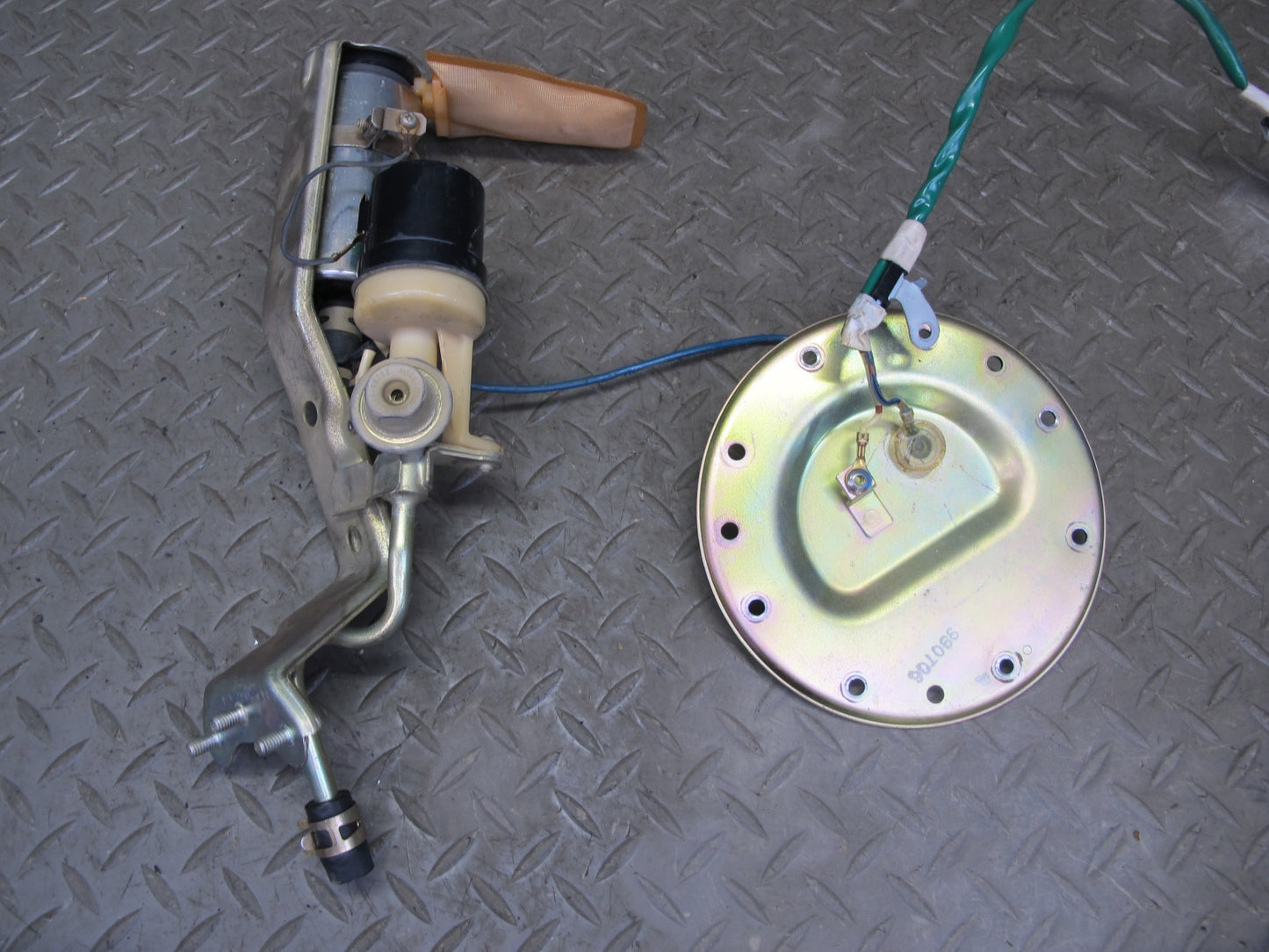 98-99 Lexus UCF20L LS400 1UZFE Set of 2 Fuel Pump Level Sensor Sending Unit OEM