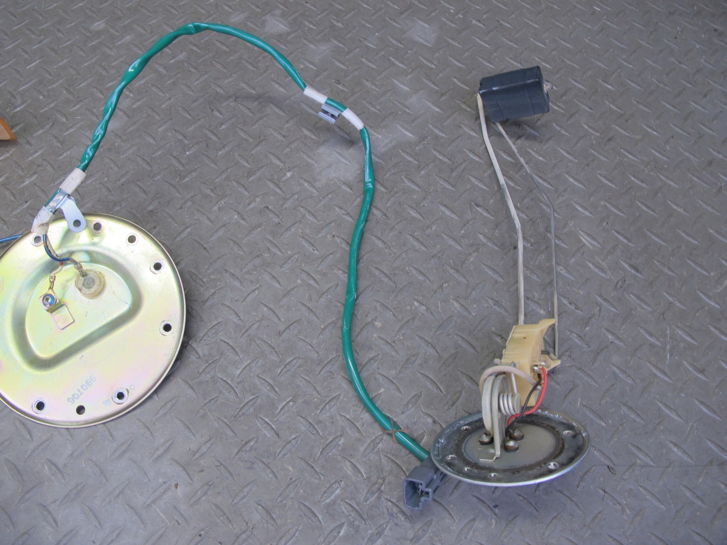 98-99 Lexus UCF20L LS400 1UZFE Set of 2 Fuel Pump Level Sensor Sending Unit OEM