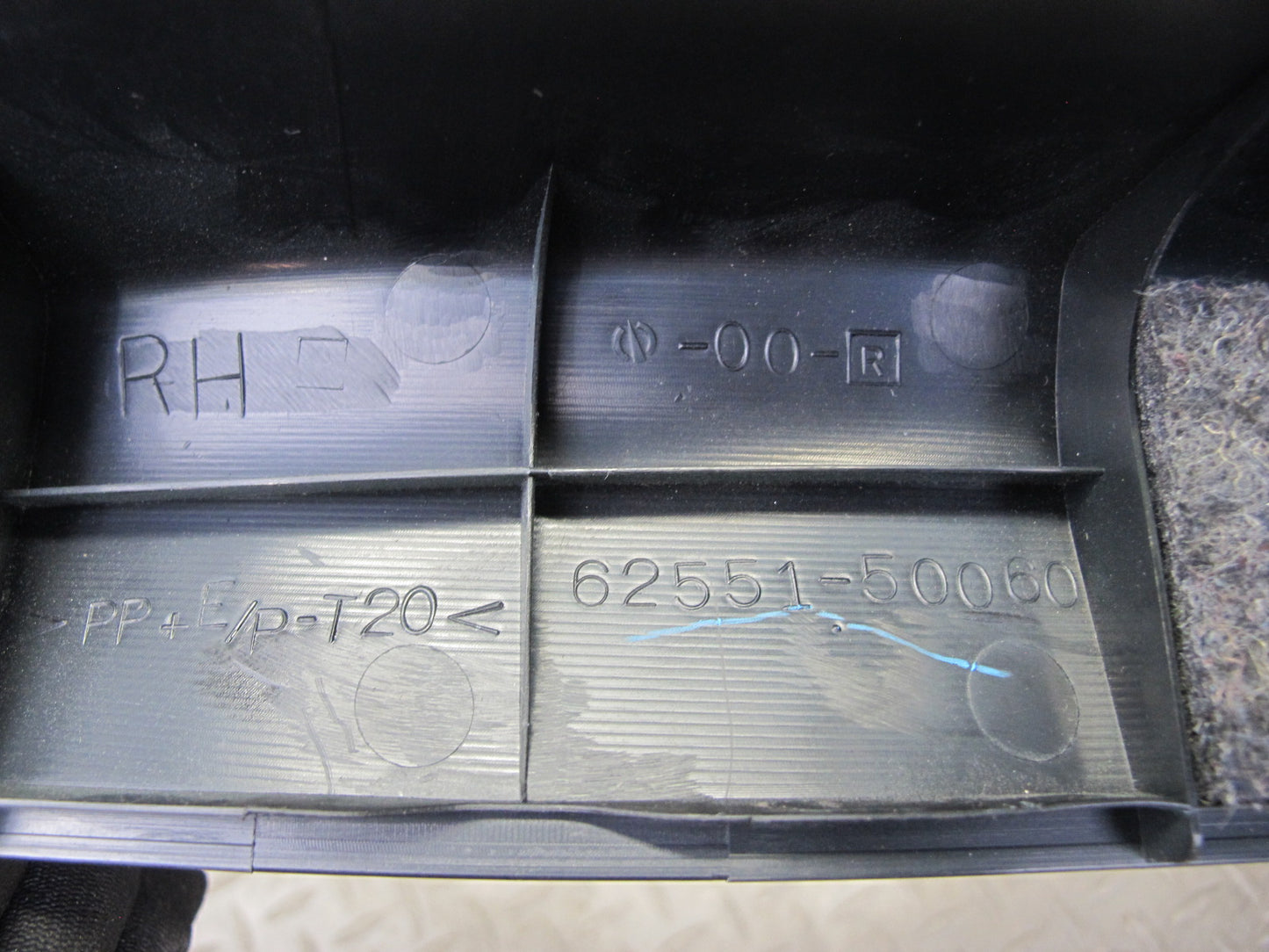 01-06 Lexus LS430 UCF30L Set of 2 Rear Quarter Lower Pillar Trim Panel Black OEM