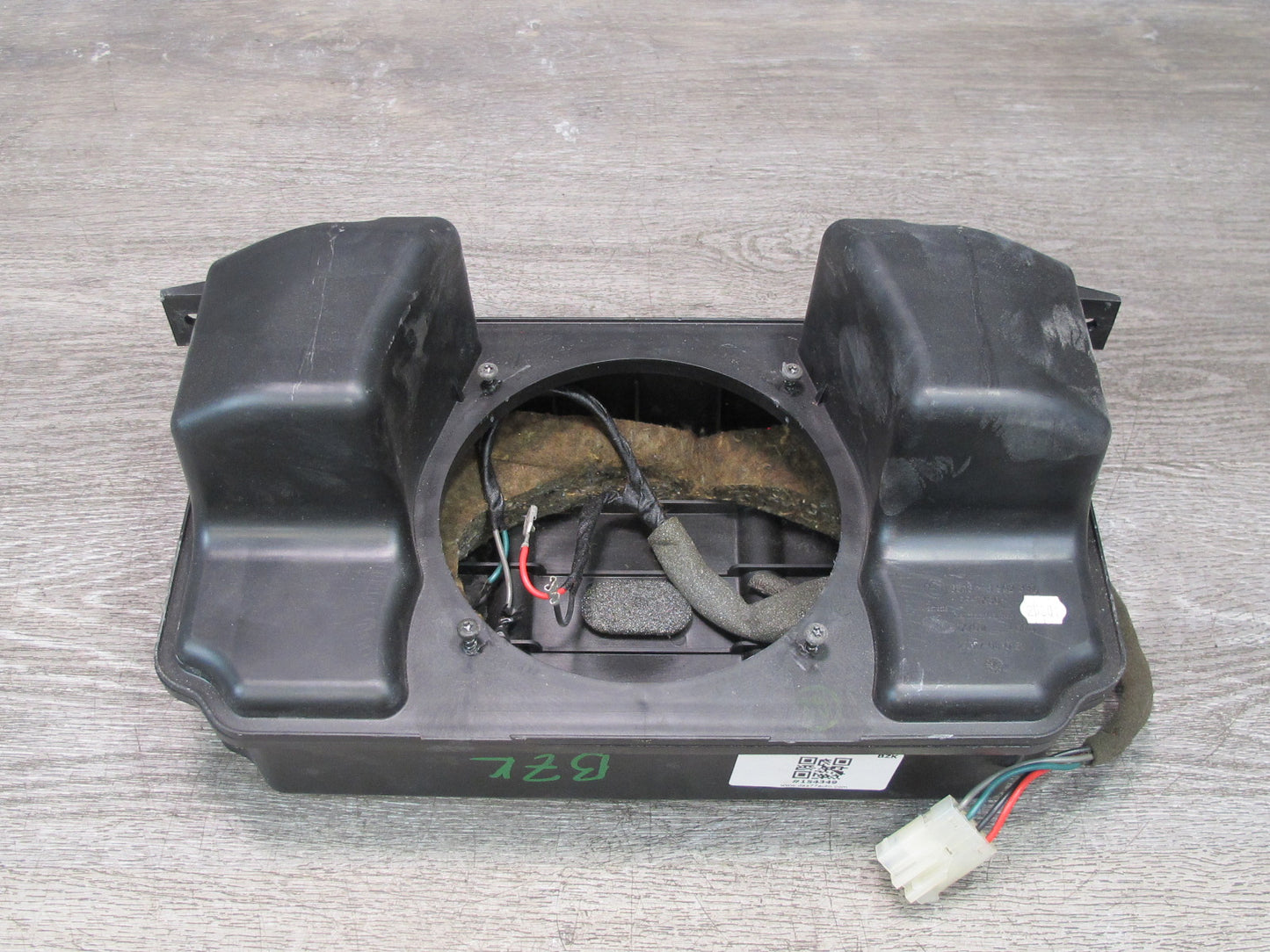 00-02 BMW E36/7 Z3 Roadster Harman Kardon Rear Subwoofer Box 6902837 OEM