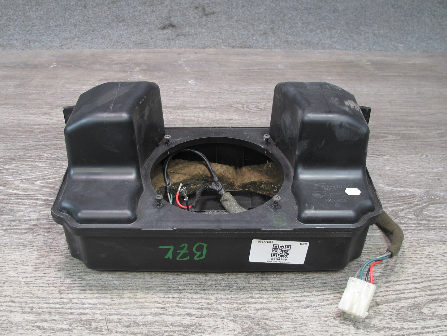 00-02 BMW E36/7 Z3 Roadster Harman Kardon Rear Subwoofer Box 6902837 OEM