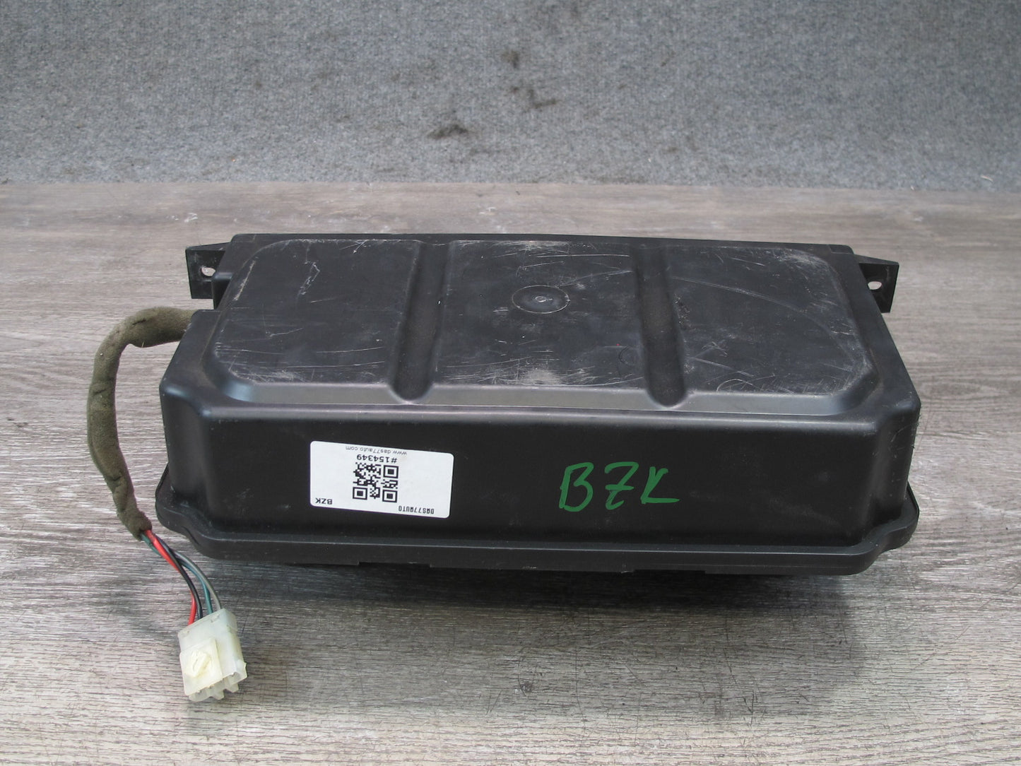 00-02 BMW E36/7 Z3 Roadster Harman Kardon Rear Subwoofer Box 6902837 OEM