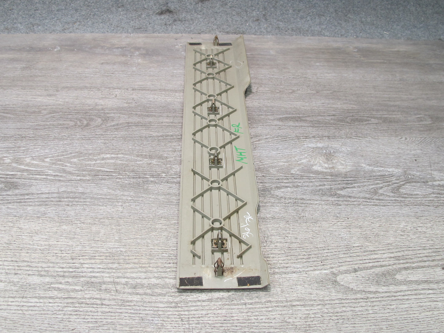 2003-2009 Hummer H2 Front Right Pass Side Door Scuff Sill Plate Trim Panel