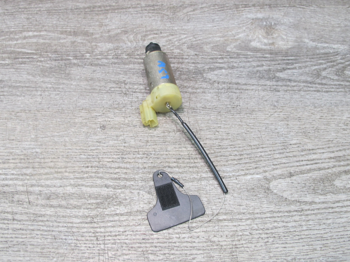 93-00 Lexus UCF20L LS400 Fuel Gas Door Lock Latch Release Actuator Motor OEM